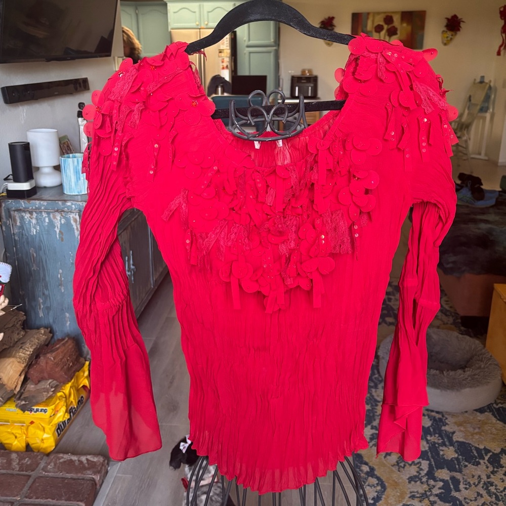 Red sequin floral & lace origami poet bell Slv top